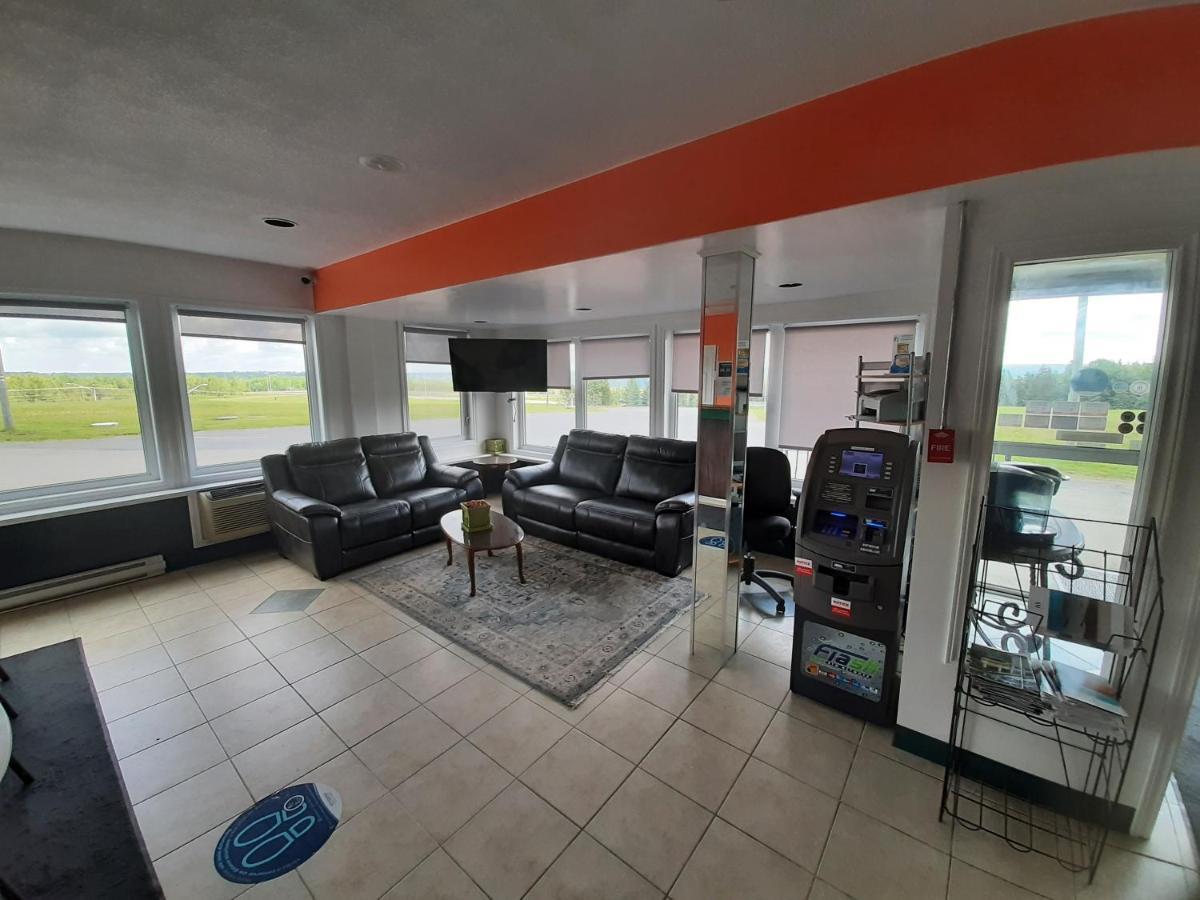 Howard Johnson By Wyndham Woodstock Nb Buitenkant foto