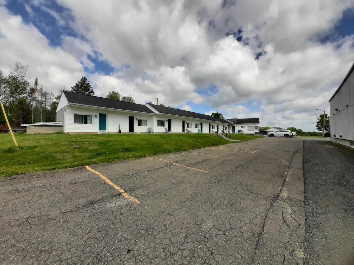 Howard Johnson By Wyndham Woodstock Nb Buitenkant foto
